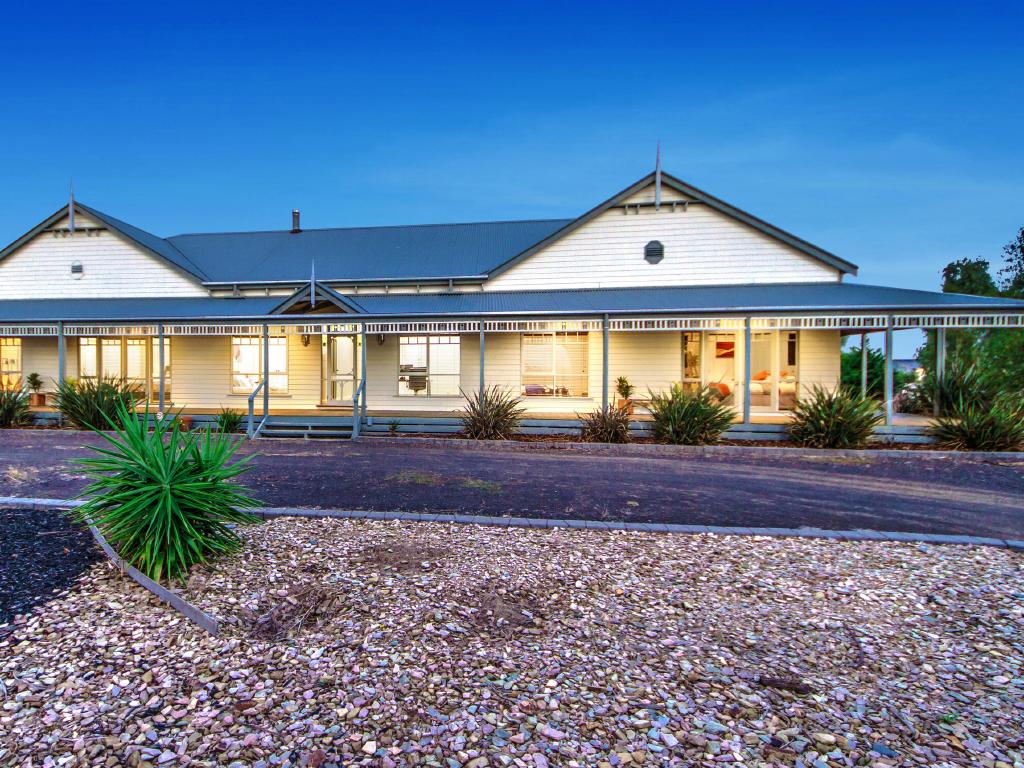 real estate agent Mickleham